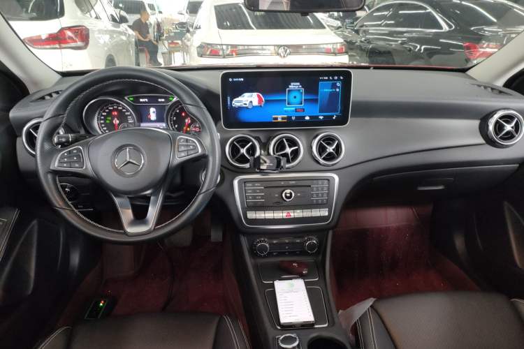 Used Mercedes-Benz GLA 2017 GLA 220 4MATIC Fashion Model Center Console