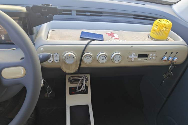 Used Bestune Pony 2025 222km Range Agile Horse Audio And AC Panel