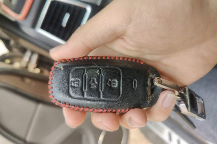 Used Haval H2 2016 Red-Label 1.5T Manual Two-Wheel Drive Luxury Model Vehicle Key