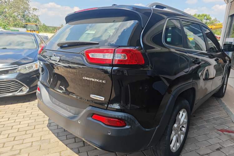 Used Jeep Cherokee 2016 2.4L Leading Smart Version