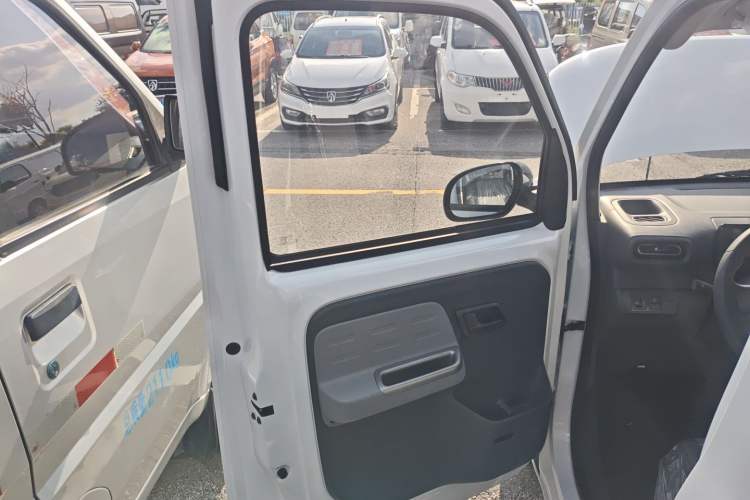 Used Wuling Zhiguang New Energy 2025 Model 305km Ambitious Edition