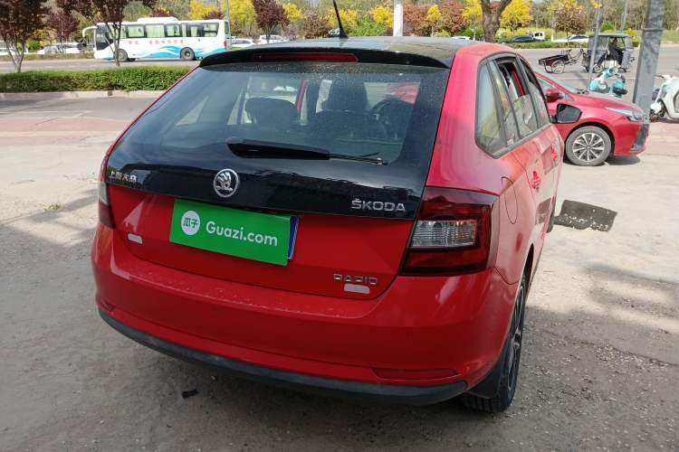 Used Skoda Rapid Spaceback 2014 1.6L Automatic Enjoyment Edition Rear Right 45 Deg