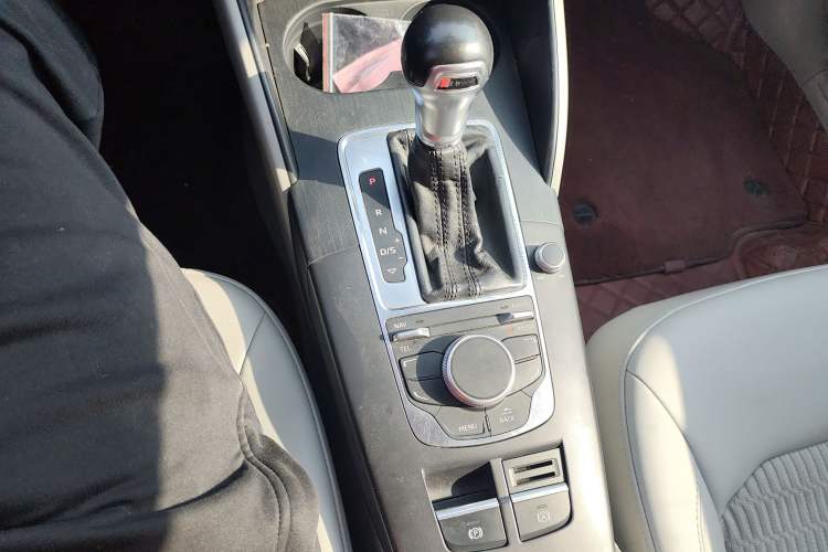 Used Audi A3 2014 Limousine 40 TFSI S line Comfort Model