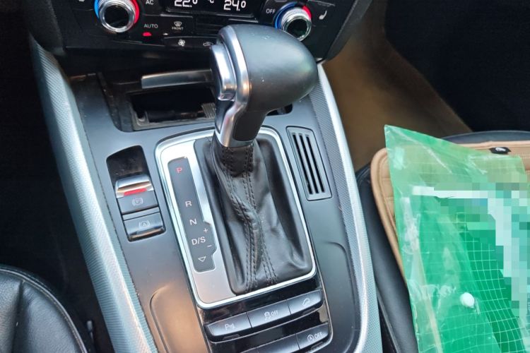 Used Audi Q5 2013 40 TFSI Technology Edition Gear Lever