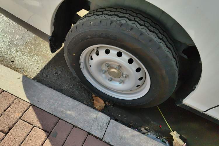 Used Ruichi EC75 2025 Model Passenger Vehicle Smart Driving Edition Pioneer I 41.5 kWh