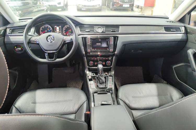 Used Volkswagen Passat 2016 330TSI DSG Prestige Edition Center Console