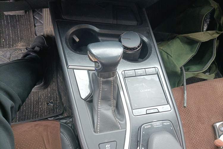 Used Lexus UX 2019 260h Explore-Edition China V Standard Gear Lever