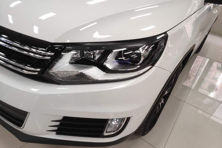 Used Volkswagen Tiguan 2015 1.8TSI Automatic All-Wheel-Drive Luxury Model
