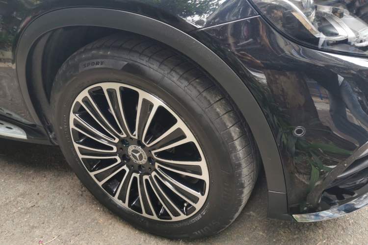 Used Mercedes-Benz GLC 2018 GLC 260 4MATIC Dynamic Edition Right Front Wheel Hub