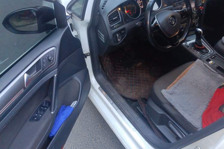 Used Volkswagen Golf 2017 1.6L Automatic Comfort Million-Vehicle Anniversary Edition