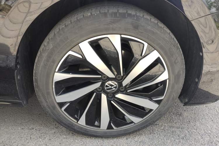 Used Volkswagen Passat 2022 330TSI Starry Luxury Edition Right Front Wheel Hub