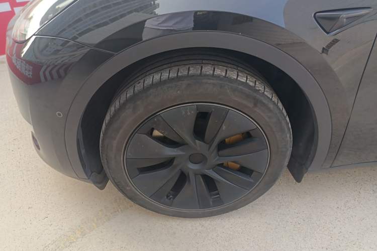 Used Tesla Model Y 2023 Long-Range All-Wheel-Drive Version