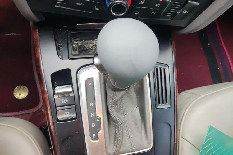 Used Audi A4L 2012 2.0 TFSI automatic Comfort trim level