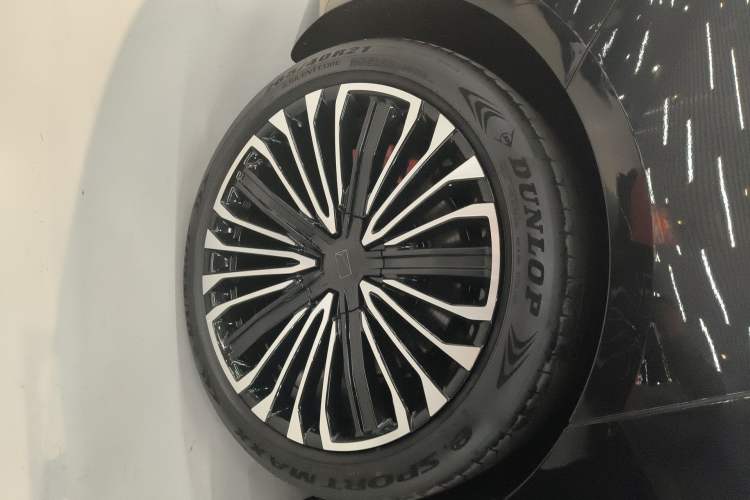 Used Avatr 12 2025 Updated Ultra All-Electric Four-Wheel Drive Right Rear Wheel Hub