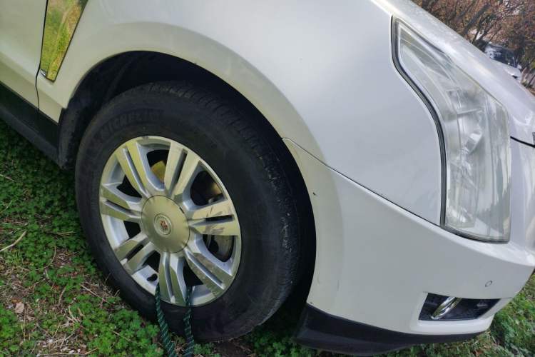 Used Cadillac SRX 2015 3.0L Elite Model Right Front Wheel Hub