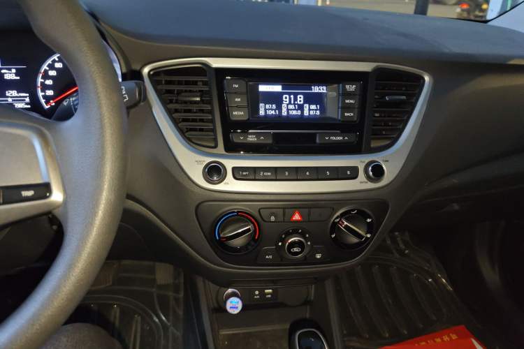 Used Hyundai Verna RV 2017 1.4L Automatic Cool Edition GLS China V Emission Standard Audio And AC Panel