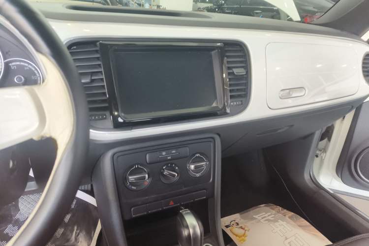 Used Volkswagen Beetle 2015 180TSI model
