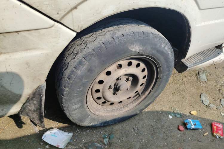 Used Golden Dragon Hiace New Energy 2017 XML5036XXYEVW0 Pure Electric Van Right Front Wheel Hub