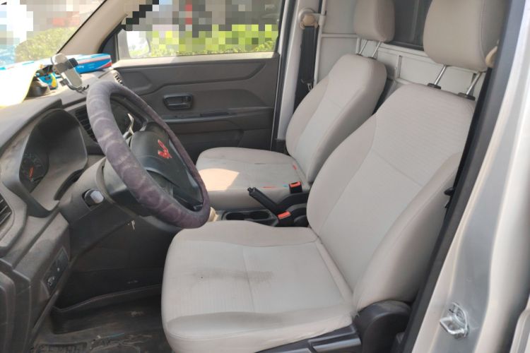 Used Wuling Hongguang V 2022 1.5L Jingqu Edition Enclosed-Window Vehicle with Hydraulic Power Steering LAR
