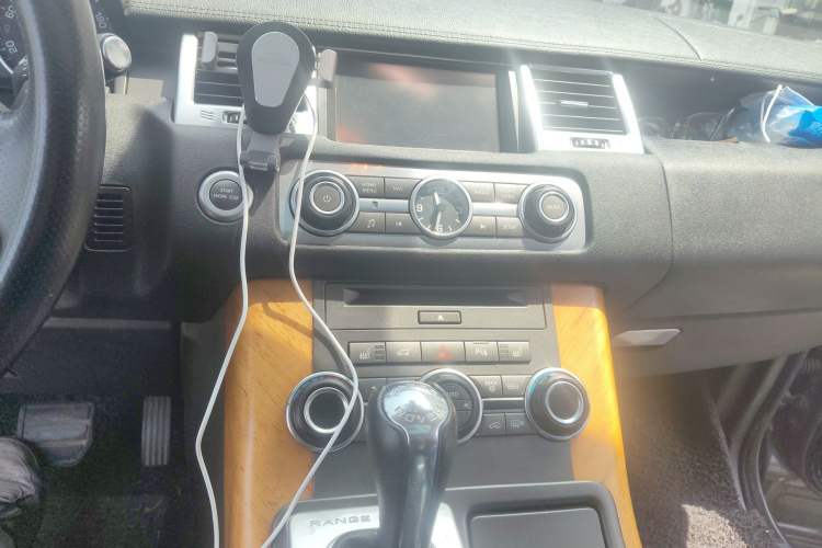 Used Land Rover Range Sport 2010 3.0 TDV6 HSE Diesel Edition Audio And AC Panel