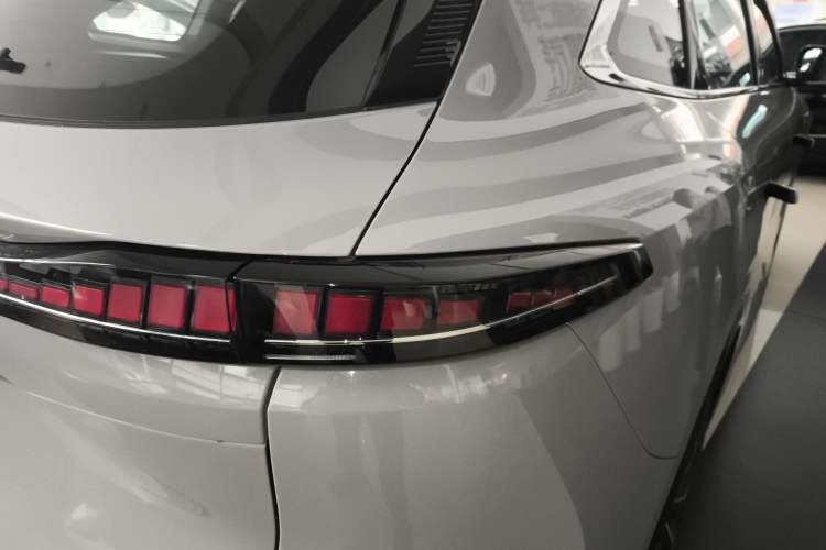 Used CHANGAN CS75 PLUS 2025 4th Generation UItra 2.0T New Blue Whale – Smart & Powerful Version Exterior 3