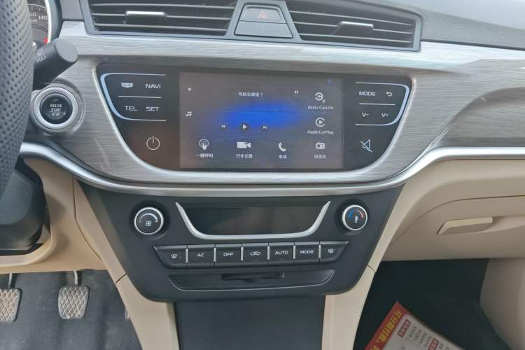 Used Geely Auto Emgrand 2017 Sedan Million Edition 1.5L Manual Luxury Model Audio And AC Panel