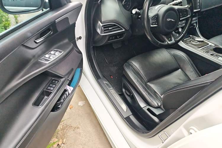 Used Jaguar XE 2015 2.0T 200 PS R-Sport
