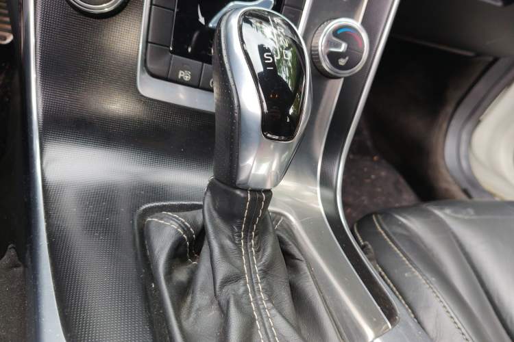 Used Volvo S60 2015 T5 Personalized Sport Edition Gear Lever