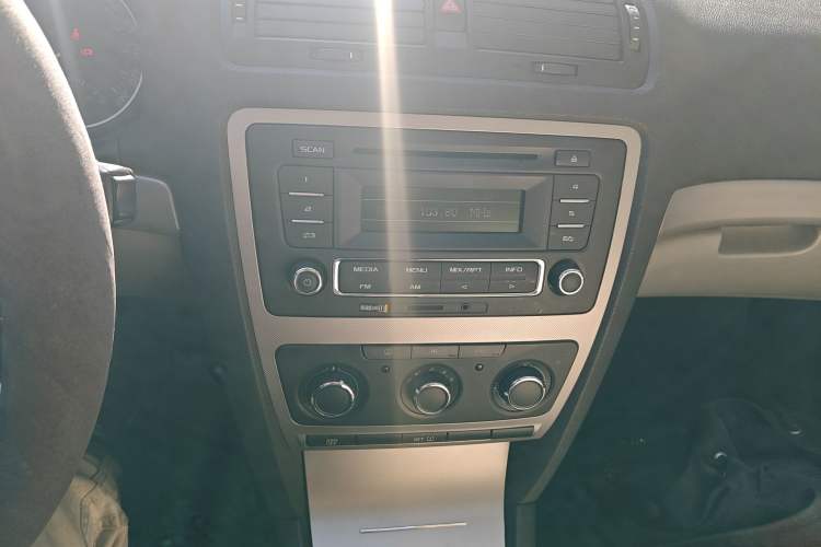 Used Skoda Octavia 2013 1.6L Manual Eado Edition