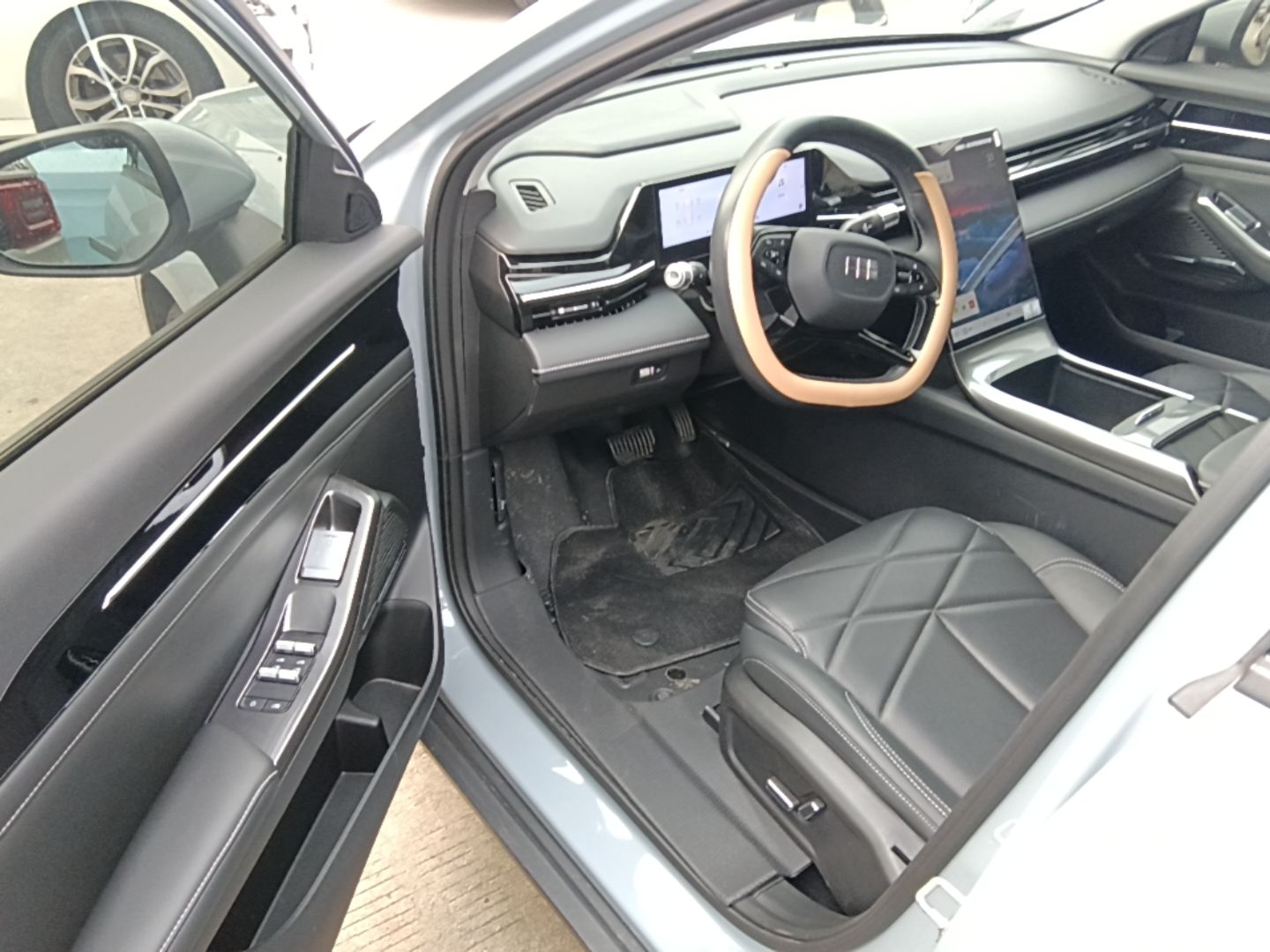Geely Galaxy L6 2024 125km PLUS Dragon Edition — снимка 18