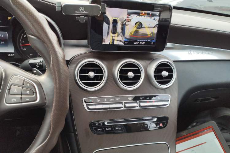 Used Mercedes-Benz GLC 2018 Refreshed GLC 300 4MATIC Dynamic Edition Audio And AC Panel