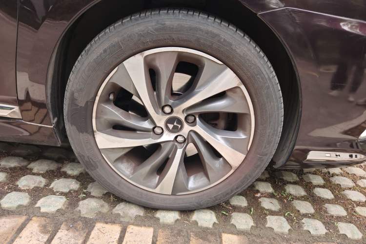 Used DS 5LS 2014 1.6T Elegant Version THP160