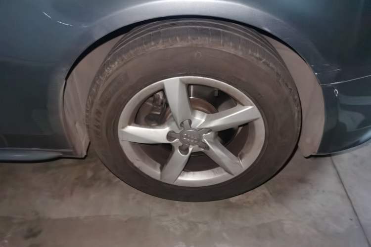 Used Audi A4L 2013 35 TFSI Automatic Comfort Model Right Front Wheel Hub