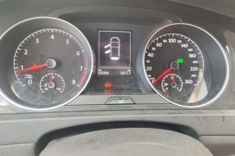 Used Volkswagen Golf 2020 Zhiai Edition 200TSI DSG Comfortable & Ambitious Version Odometer Close Up