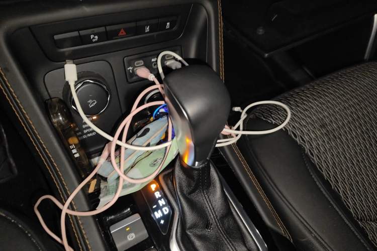 Used Jeep Grand Commander 2018 2.0T Four-Wheel Drive Smart Enjoyment Version China V Emission Standard Gear Lever