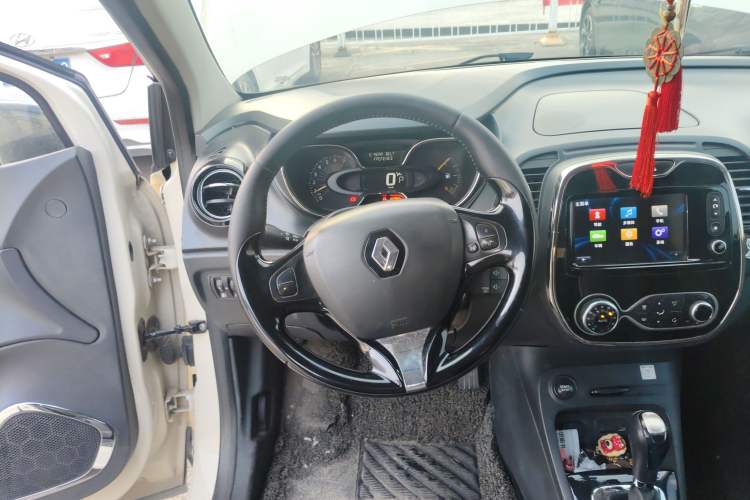 Used Renault Captur 2015 1.2T Automatic Luxury First Edition