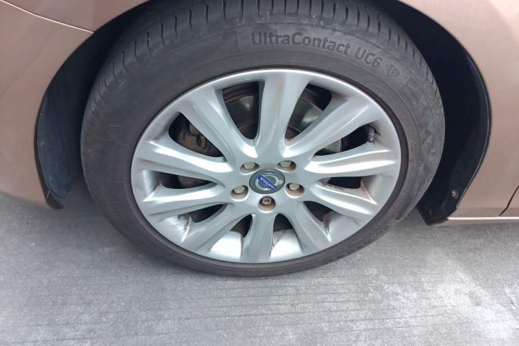 Used Volvo V40 2015 1.6T Zhiyi Edition