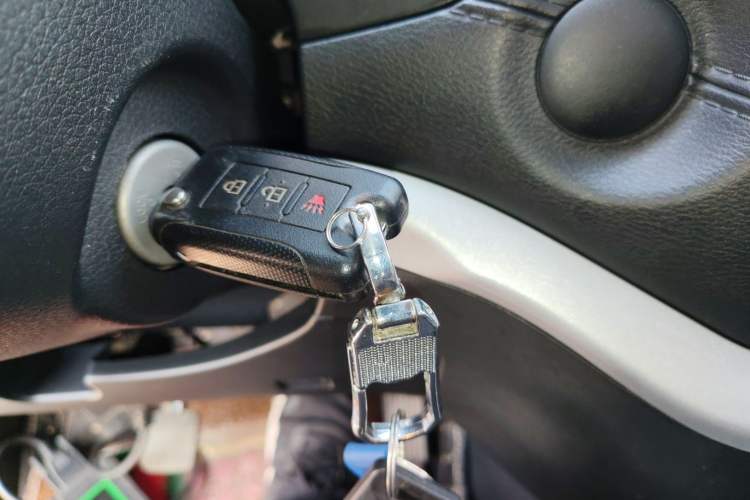 Used Dongfeng Ruichi 6 2023 Revised Version 2.3T Manual Two-Wheel Drive Diesel Standard Trim with Long Cargo Bed
