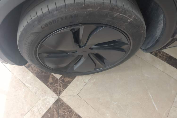 Used Tesla Model Y 2025 Rear-Wheel-Drive Version
