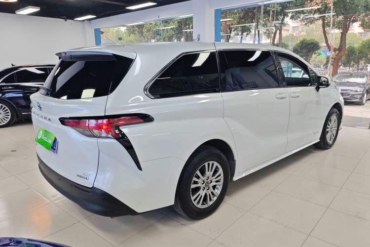 Used Toyota Sienna 2023 2.5L Hybrid Comfort Edition