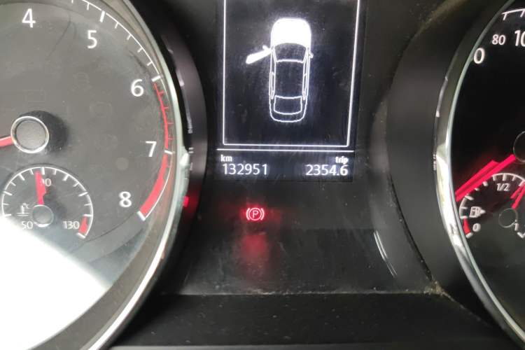 Used Volkswagen Lamando 2017 280TSI Manual Comfort Edition Odometer Close Up