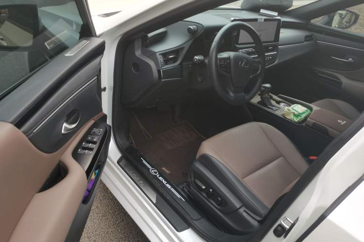 Used Lexus ES 2023 200 Excellence Edition