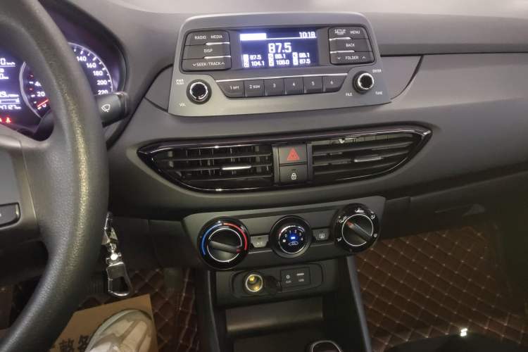 Used Hyundai Celesta 2018 1.6L Automatic GL Enjoyment Edition China VI compliant Audio And AC Panel