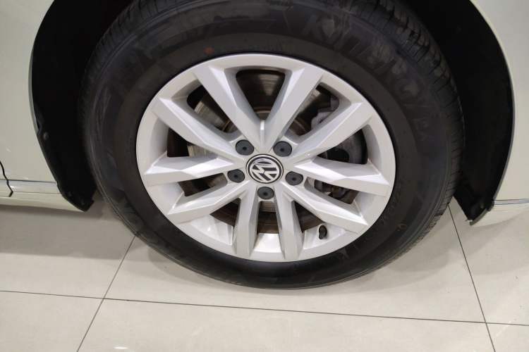 Used Volkswagen Magotan 2017 280TSI DSG Comfort Model Right Front Wheel Hub