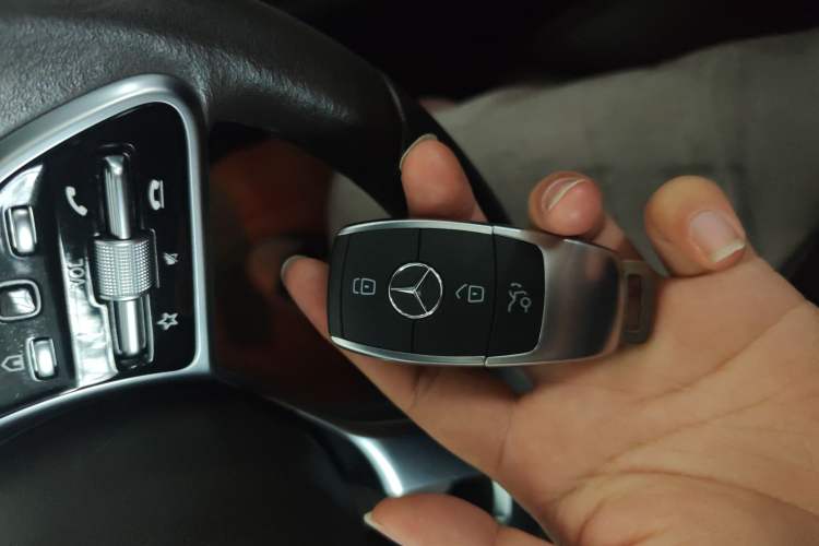 Used Mercedes-Benz GLC 2022 Second Facelift GLC 260 L 4MATIC Luxury Edition Vehicle Key