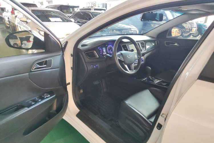 Used Hyundai Mistra 2014 1.8L Automatic Smart GLS
