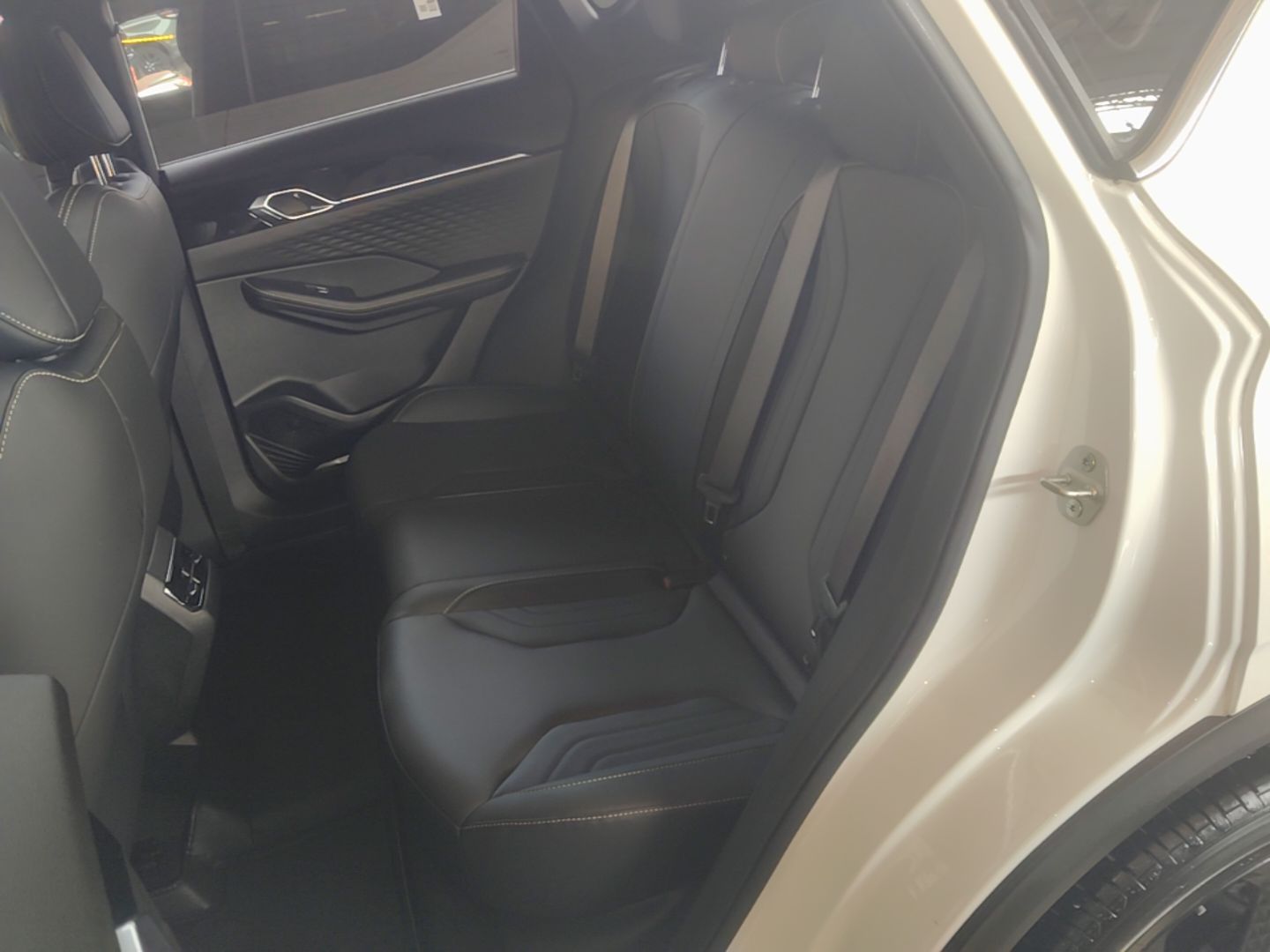 Geely Auto Coolray 2025 Bin Yue L 1.5T DCT Starlight Edition — снимка 20
