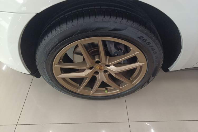 Used Porsche Macan 2022 Macan 2.0T Left Front Wheel Hub