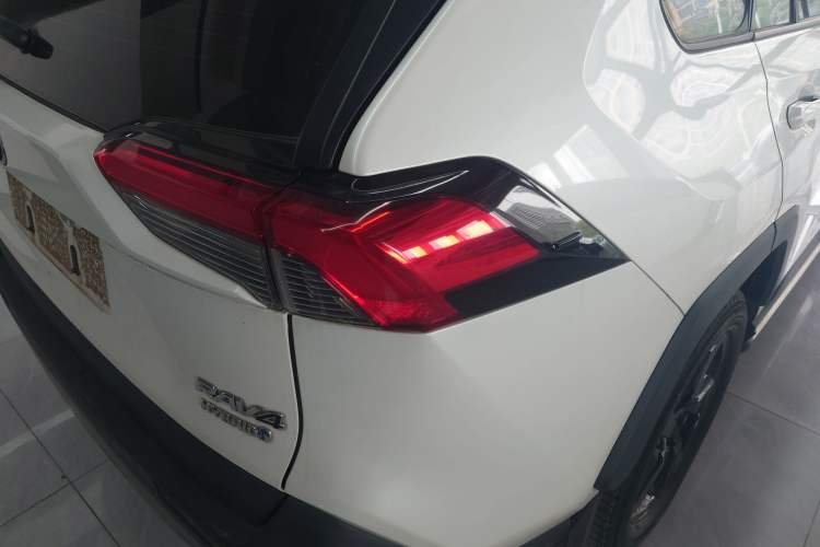 Used Toyota RAV4 2020 Dual-Engine 2.5L E-CVT 4x4 Elite PLUS Edition Right Rear Taillight