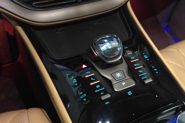 Used Denza D9 2022 DM-i 970 Four-Wheel Drive Prestige Model